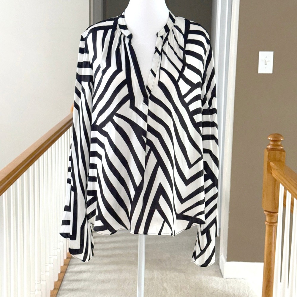 Worthington Women XL Black White Geometric Stripe V-Neck Long Sleeve Blouse